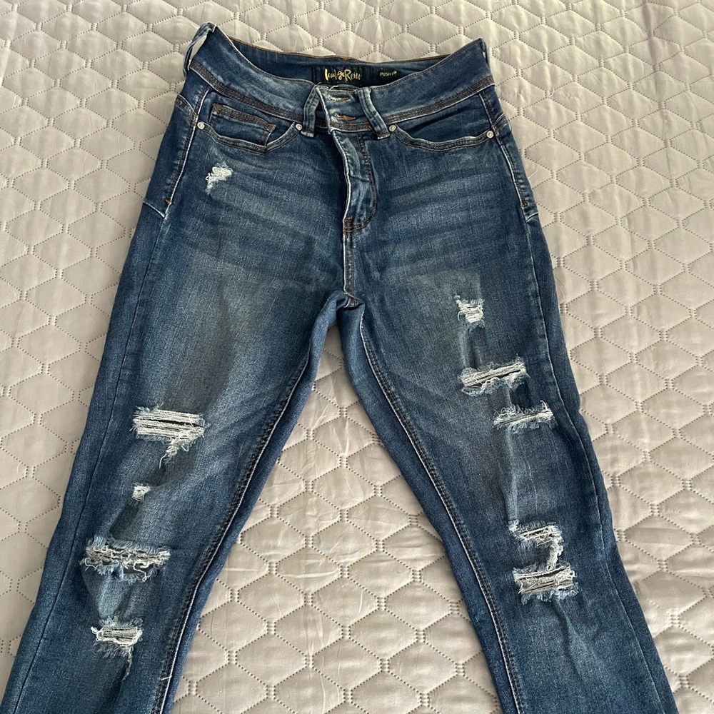 🌟Bundle 3/$30🌟Distressed skinny jeans. Medium blue wash. Push-up style.